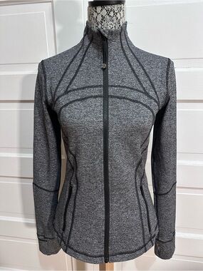 Lululemon Define Jacket Size 8 Heathered Black Flattering Fit Luon $128